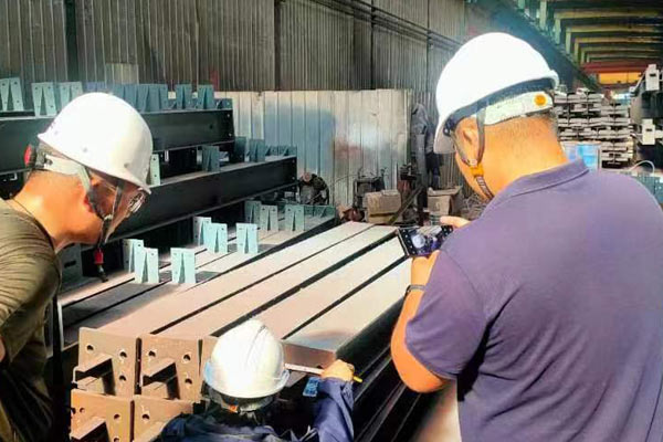 長(zhǎng)春鋼結(jié)構(gòu)施工現(xiàn)場(chǎng)需要有專業(yè)人員監(jiān)督