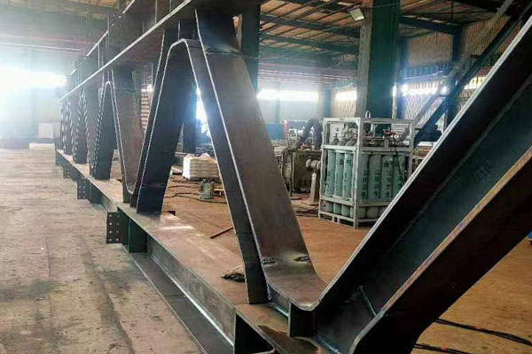 長(zhǎng)春鋼結(jié)構(gòu)廠房的結(jié)構(gòu)建設(shè)時(shí)應(yīng)考慮哪些因素？